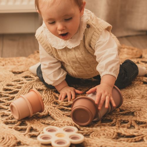 Baby speelgoed van 7 - 9 maanden bij Studio Bambacht van duurzame en gerenommeerde merken zoals Grimm's, MUSHIE, Little Dutch en Grapat