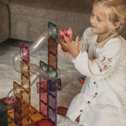 Magnetische knikkerbanen van o.a. Connetix bij Studio Bambacht