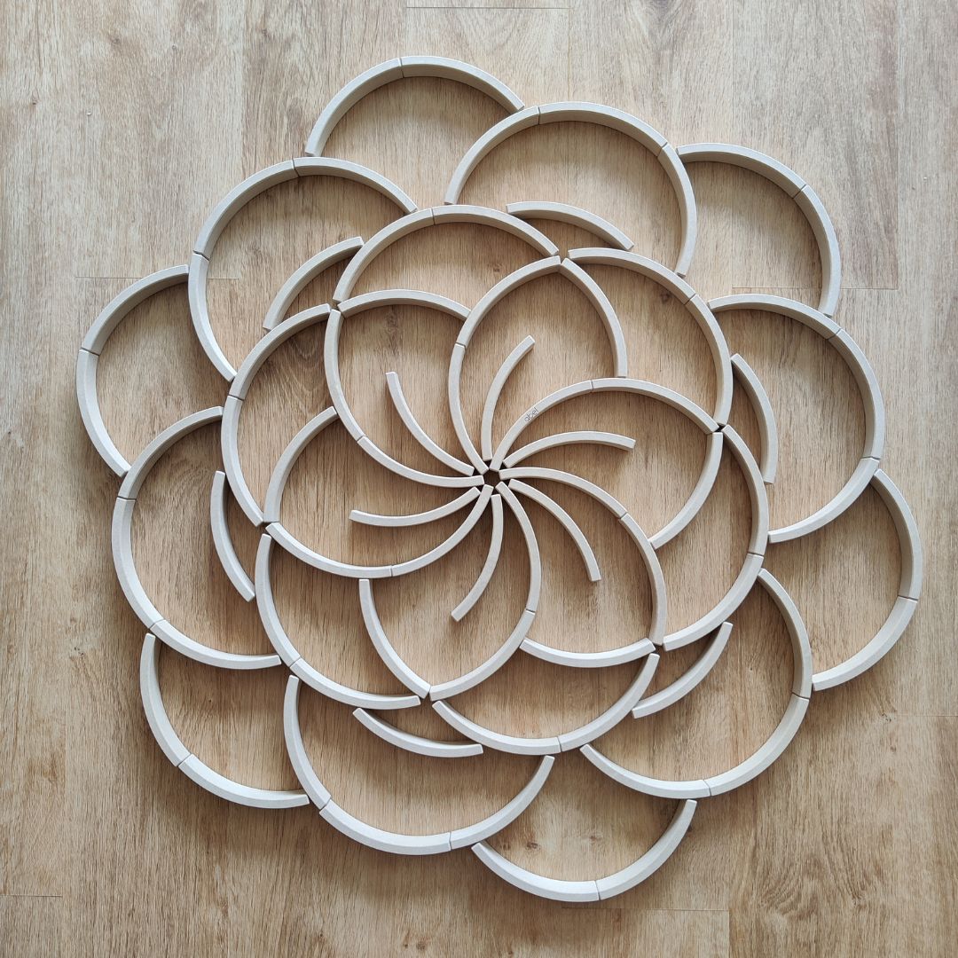 Duurzame houten blokkenset van Abel Blocks Rewood met 72 gebogen blokken