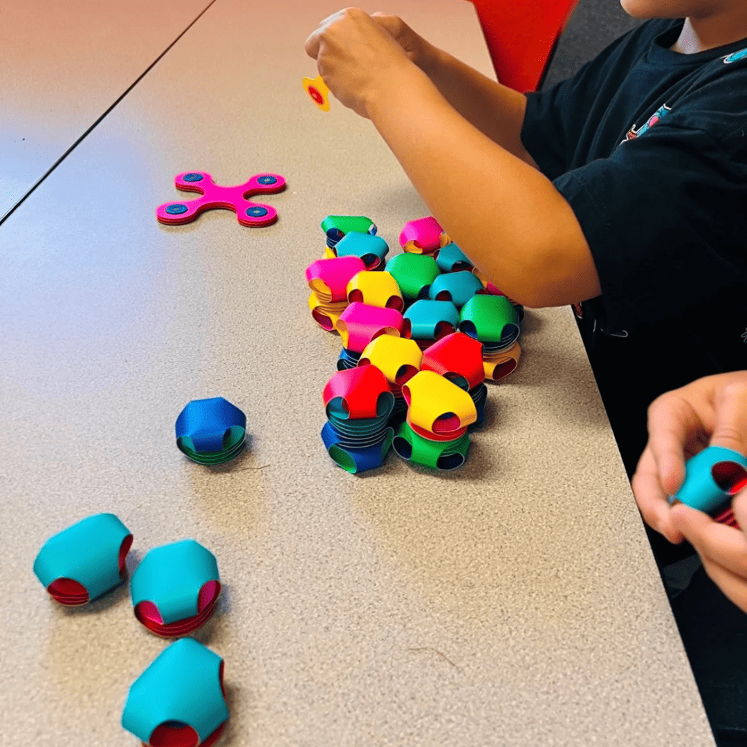 Clixo magnetische bouwspeelgoed voor in de klas met 100 bouwstenen