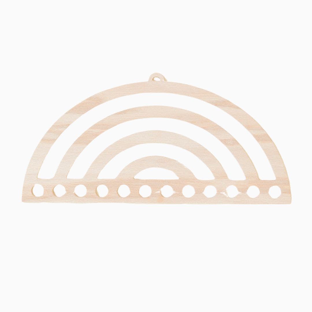 Sarah's silks houten display om speelzijde te presenteren