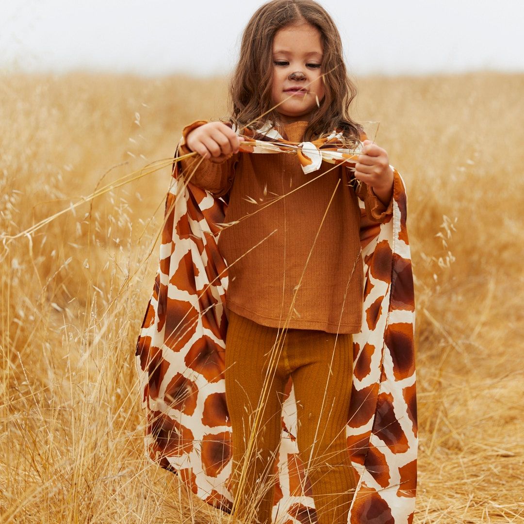 Sarah silks speelzijde met giraffe-print uit de animal collectie