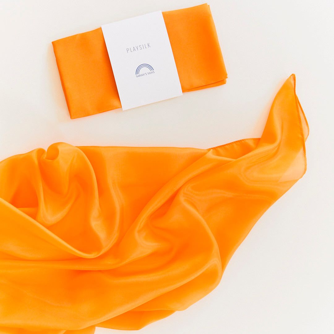 Sarah's Silks speelzijde middelformaat in de kleur oranje