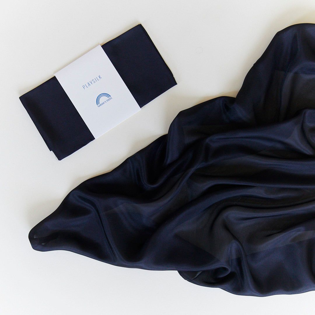 Zwarte speelzijde doek van Sarah's Silks