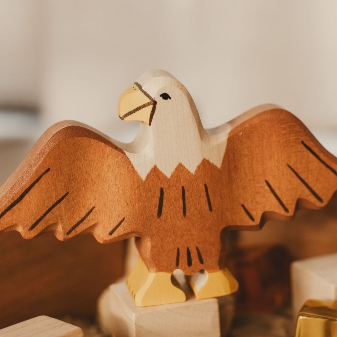 Holztiger houten adelaar