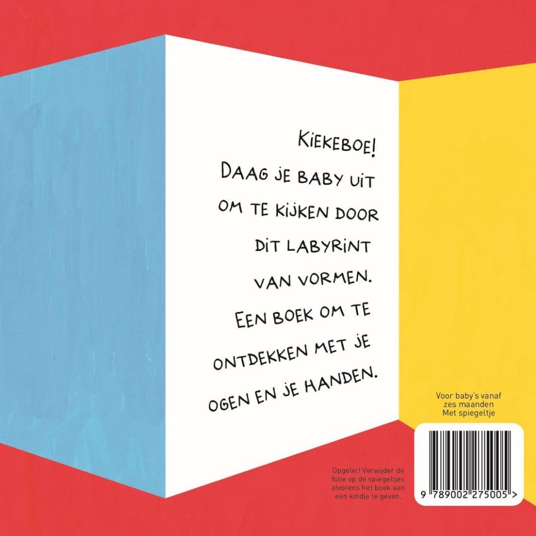 Baby ziet doorkijkboekje van karton met vormen