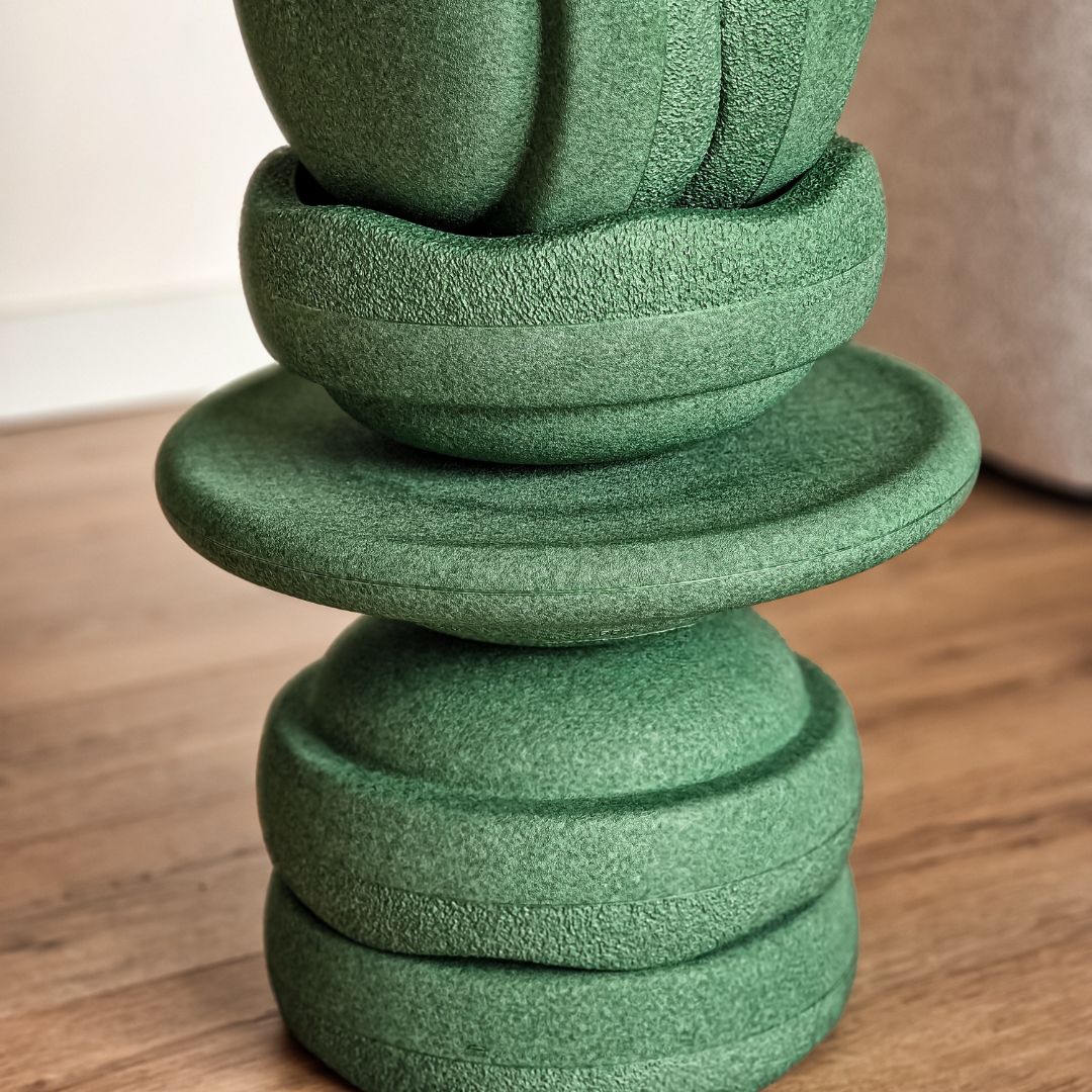 Donkergroene Stapelstein stenen en balansbord