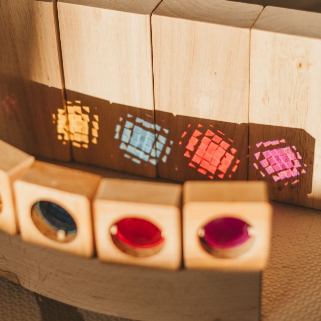 Bauspiel houten blokken met lichtdoorlatend venster set van 25