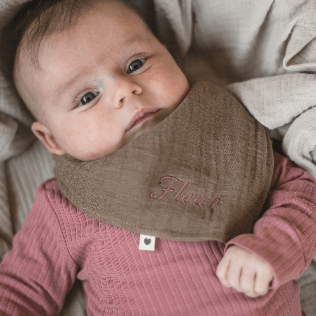 BIBS bandana kwijl slab in de kleur dark oak bruin