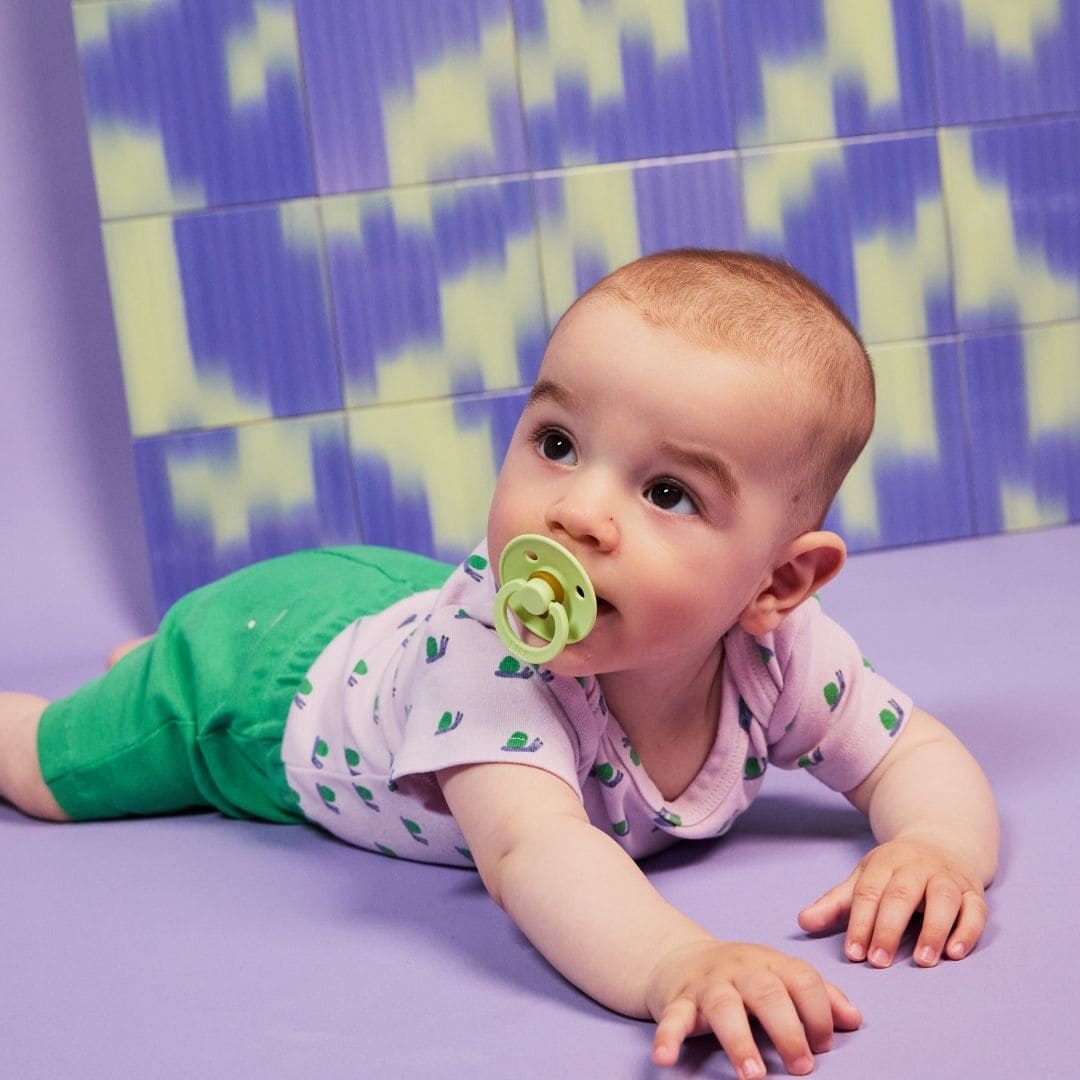 BIBS dental fopspeen met anatomisch speen van latex in de groene kleuren matcha en cactus