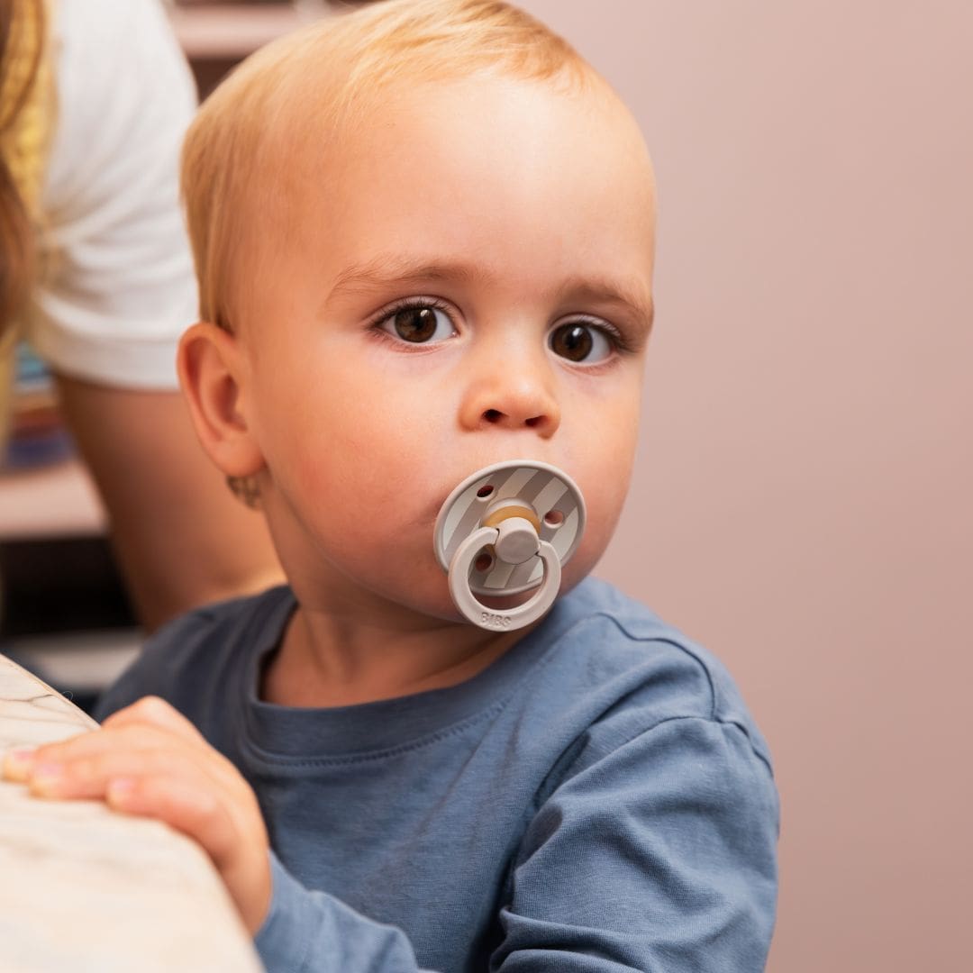BIBS Studio Collection fopspeen met ronde speen van 100% natuurlijk rubber sand mix