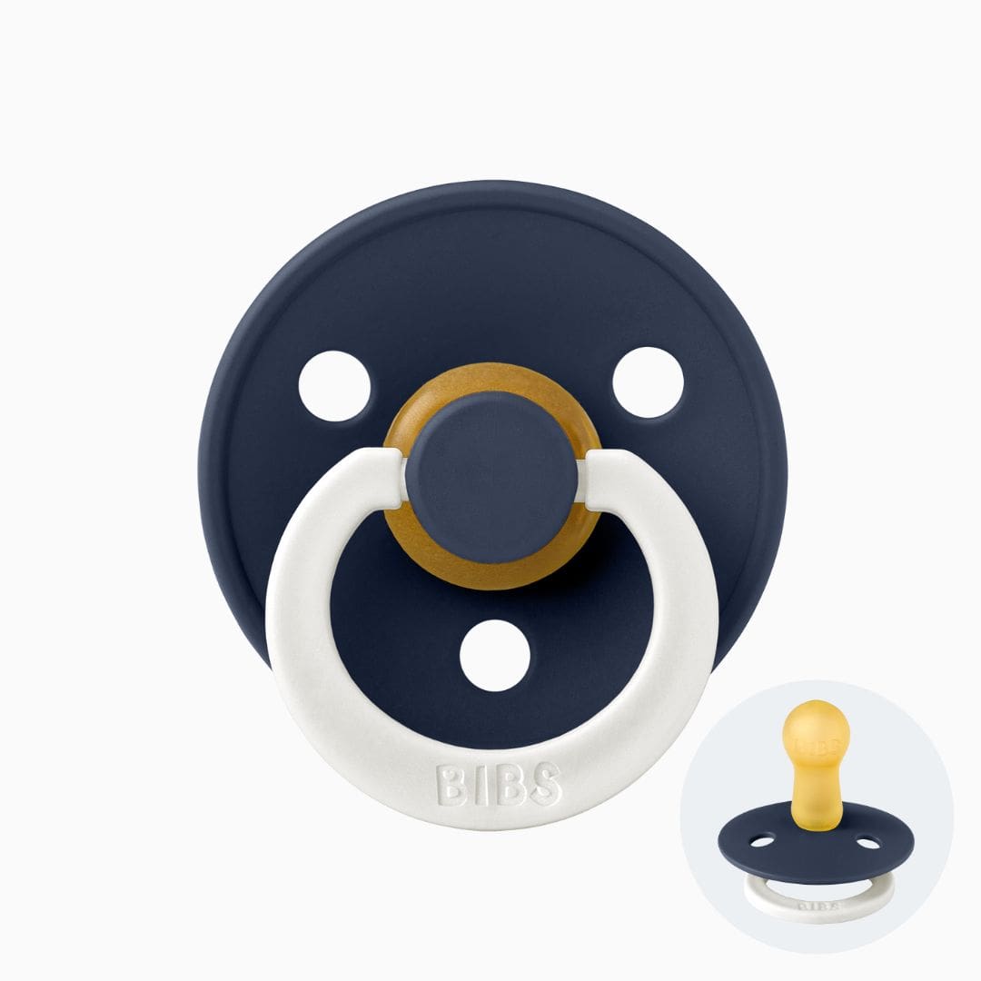 BIBS speen met glow in the dark ring in the kleur steel blue blauw