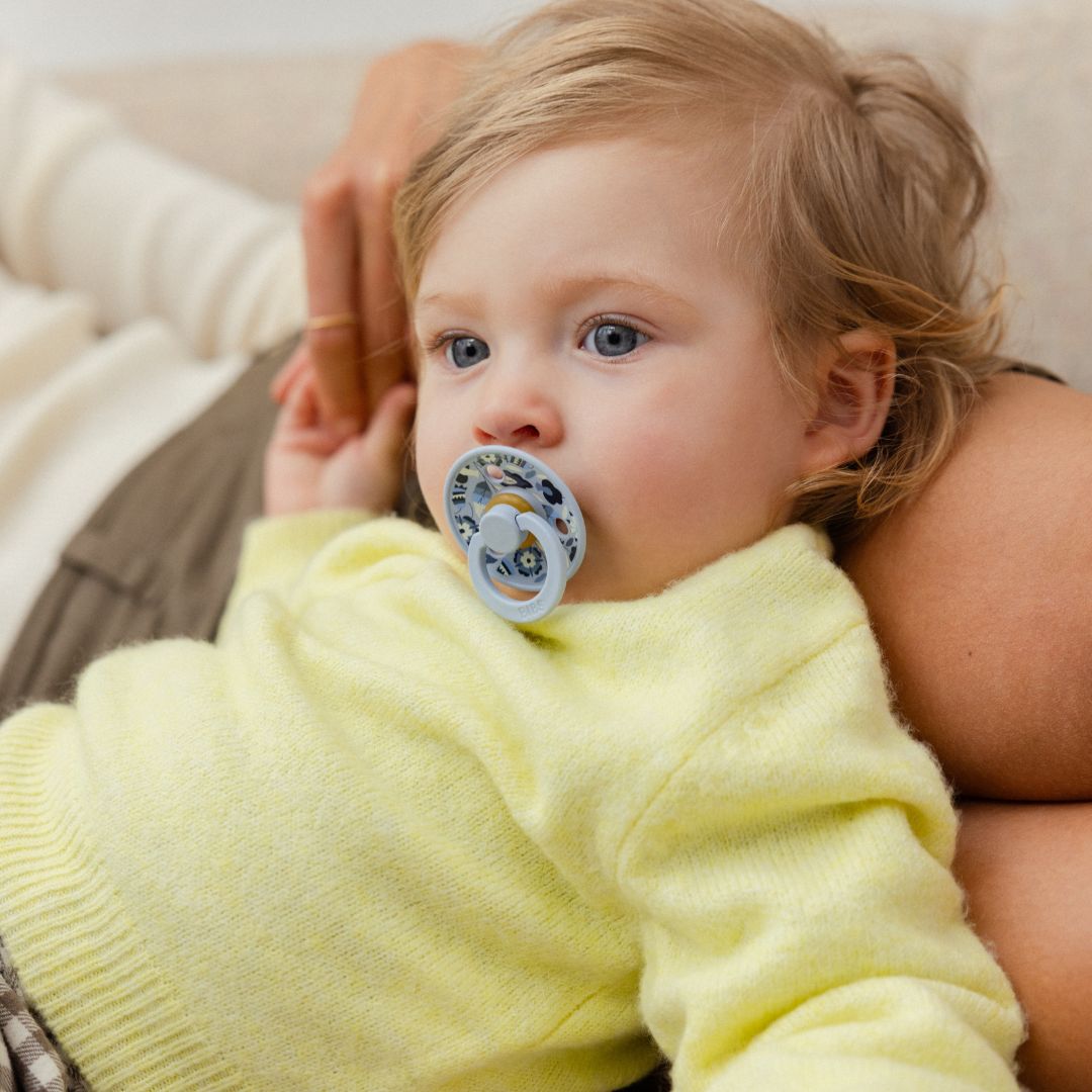 BIBS fopspeen met ronde speen van 100% natuurlijk rubber Liberty Boho in de kleuren dusty blue en petrol