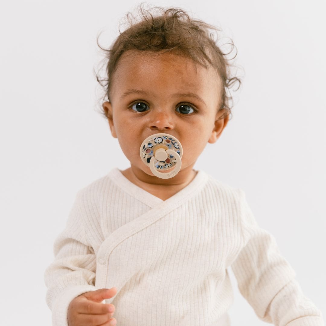 BIBS fospenen met ronde speen van 100% natuurlijk rubber met Liberty Boho print in de kleur ivory wit en vanilla beige