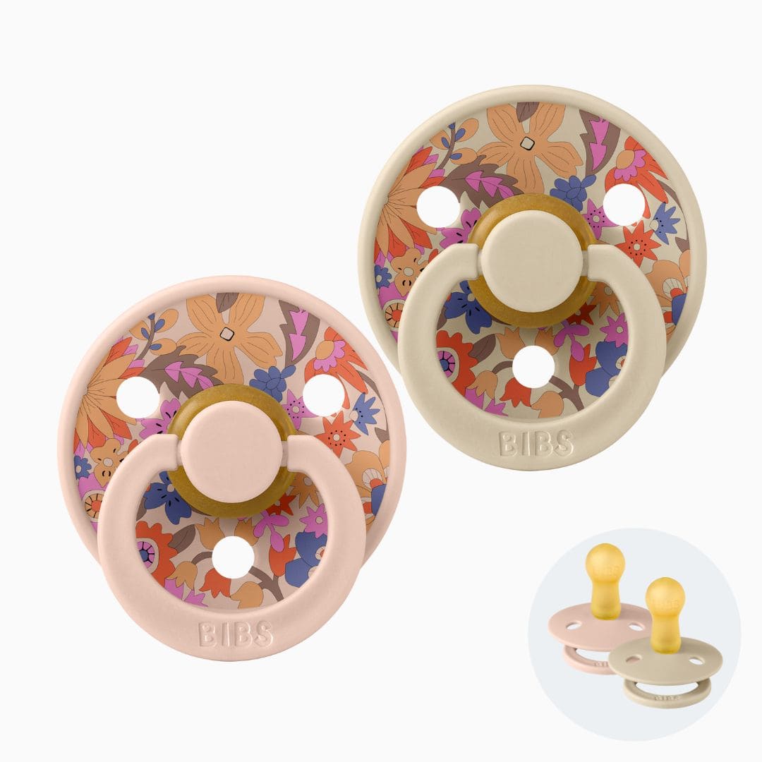 BIBS fopspenen met ronde speen van 100% natuurlijk rubber met Liberty June Blossom print in de kleuren blush roze en vanilla beige