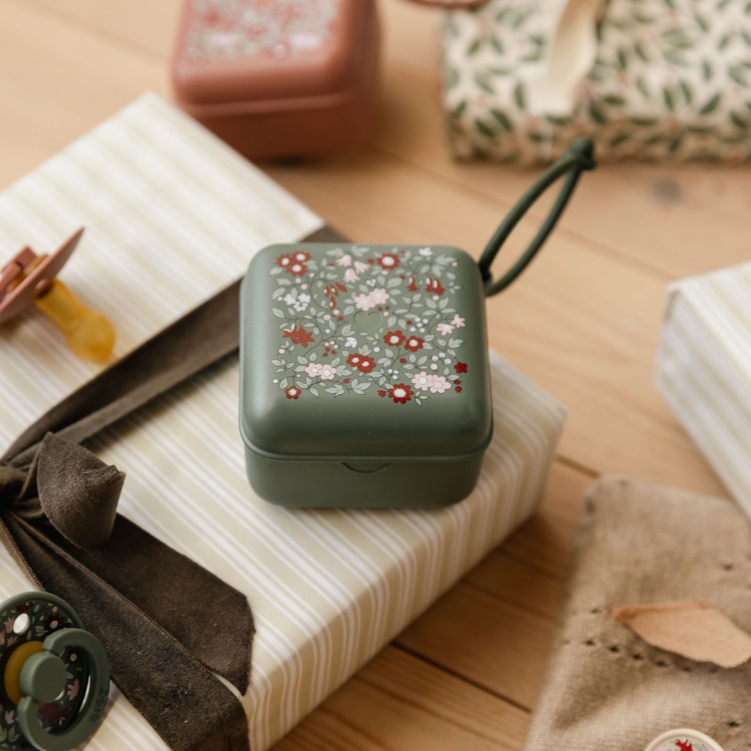 BIBS X Liberty speenbakje Chamomile Lawn pine groen