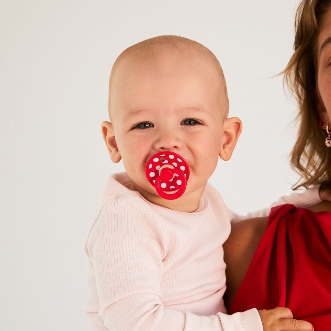 BIBS polka dots fopspeen met ronde speen van latex in de kleur candy apple rood en blossom roze