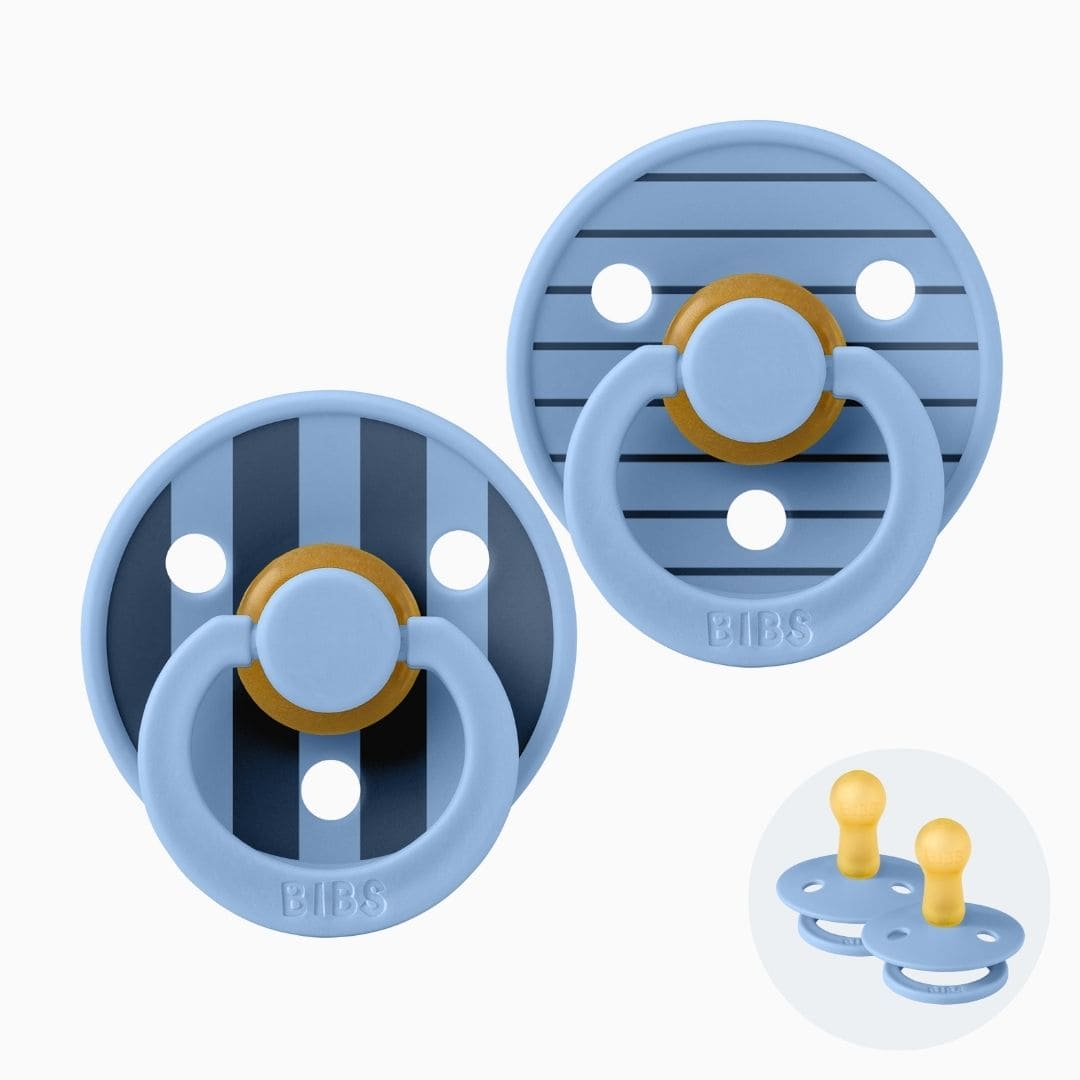 BIBS fopspeen Studio Collection met ronde speen van natuurrubber met streepdessin in licht en donker blauw
