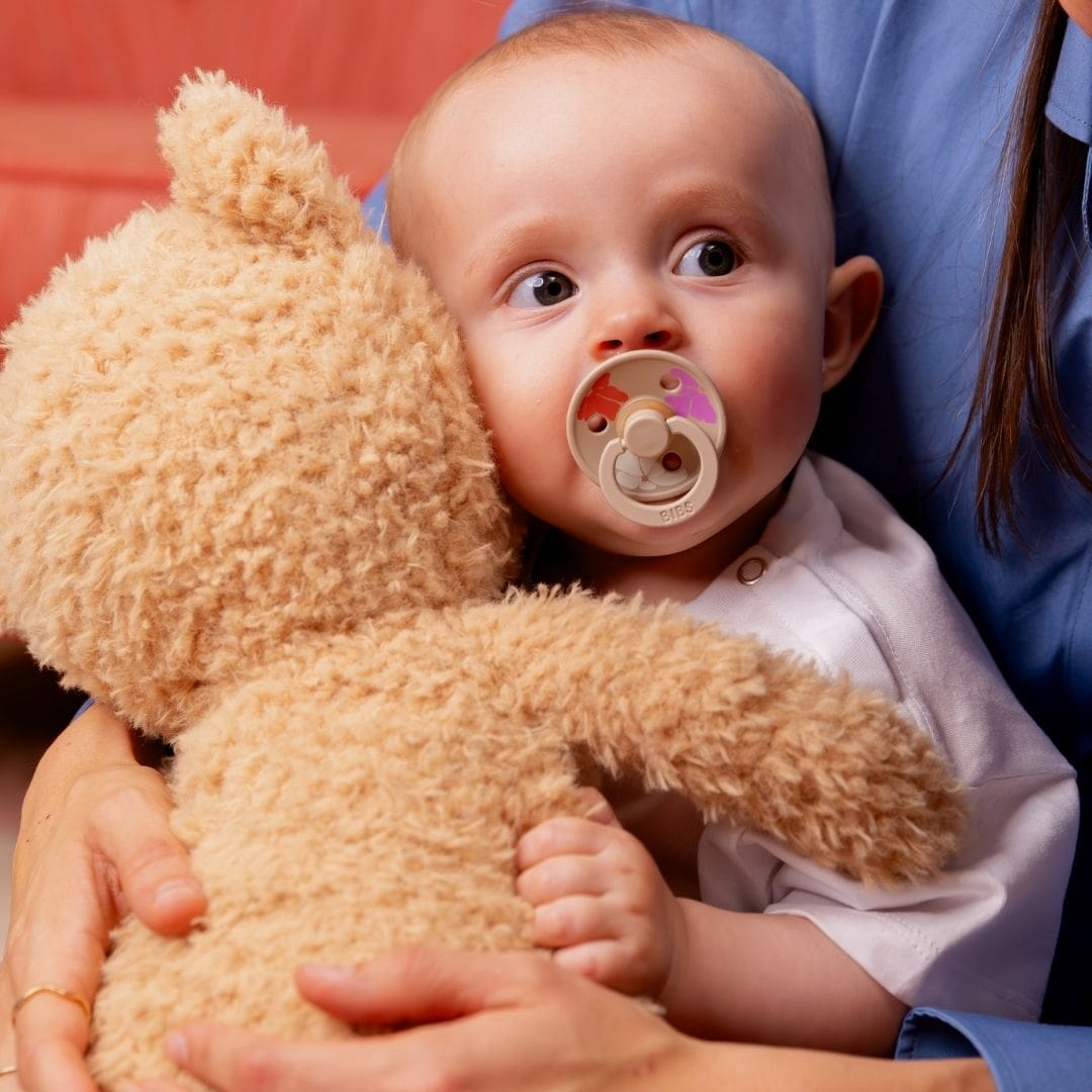 BIBS fopspeen Studio Collection Flowers Child & Morning Bloom met ronde speen van natuurrubber in de kleur beige