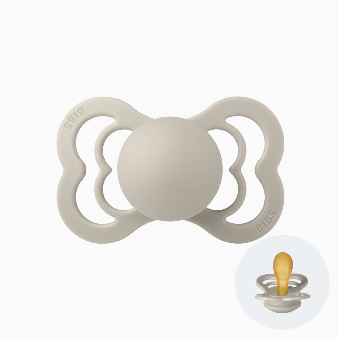BIBS supreme fopspeen met platte speen van latex in de kleur sand