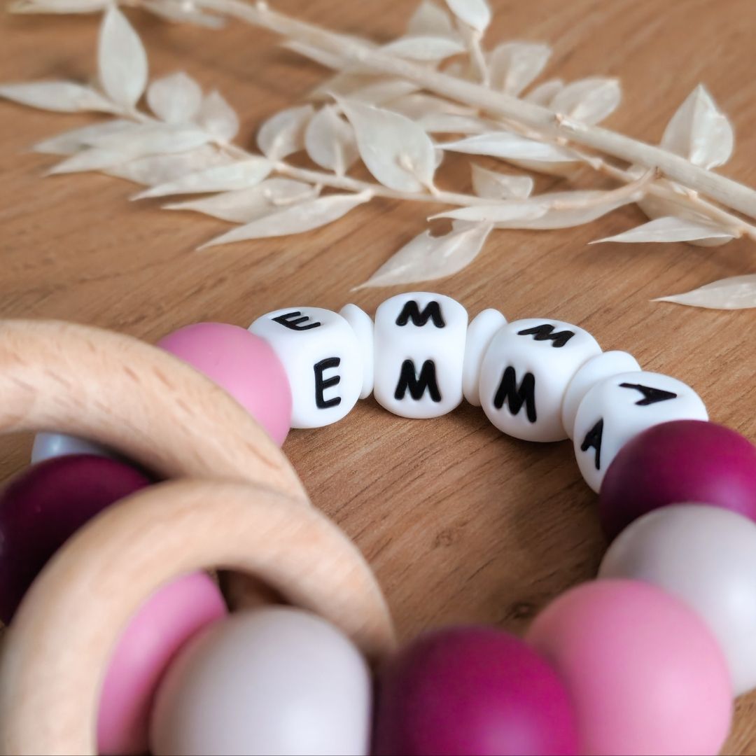 Studio Bambacht bijtring met naam meisje vintage roze