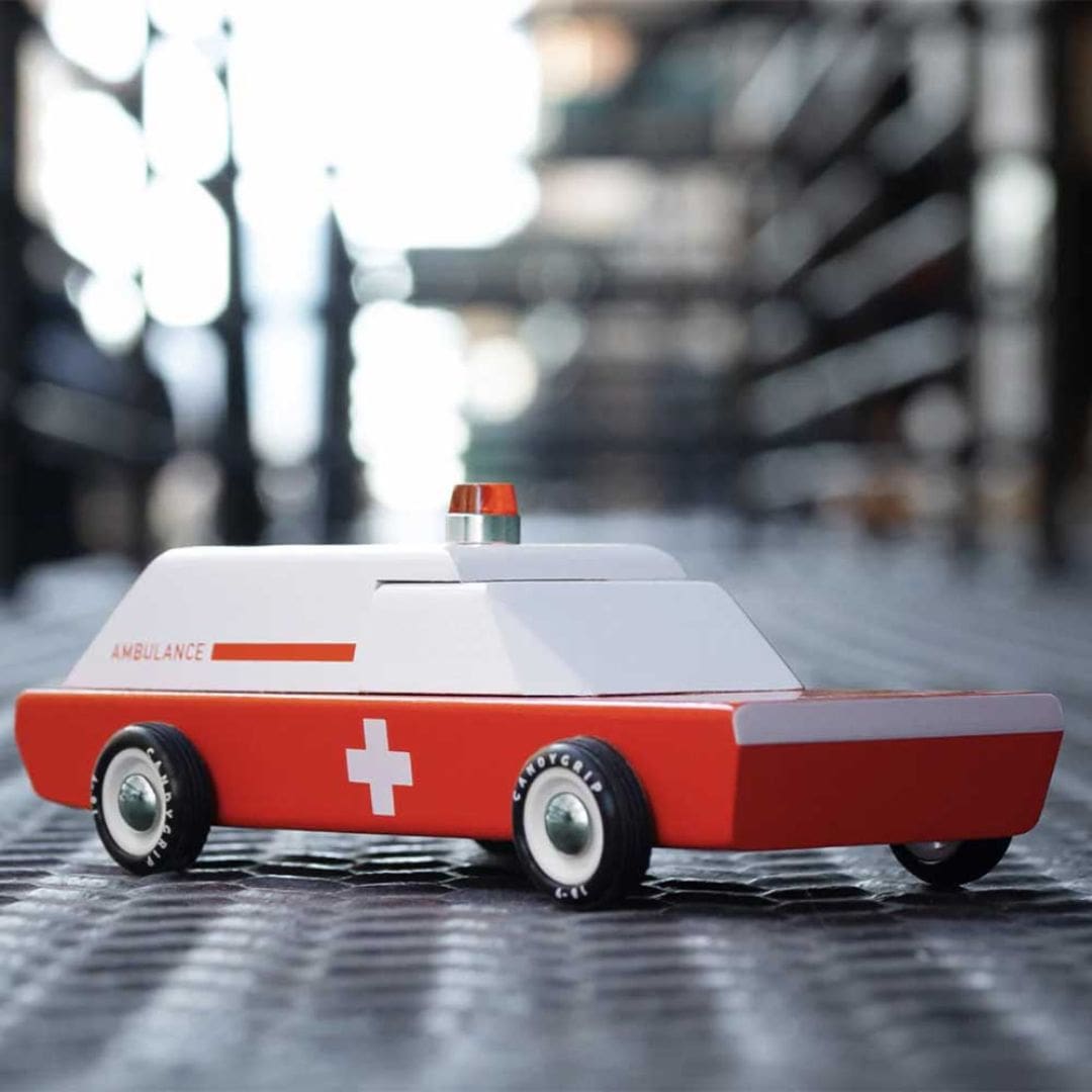 Candylab houten speelgoed auto ambulance Americana