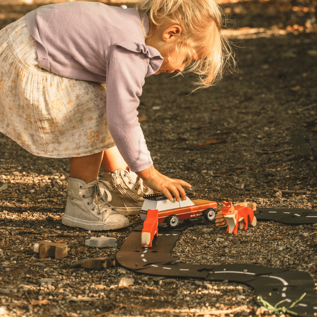 Candylab Toys speelgoedauto Americana Big Sur in de kleur bruin van massief beukenhout