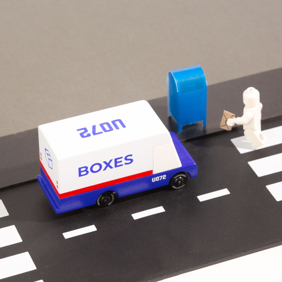 Candylab Candycar houten speelgoed auto Mail Van om post te bezorgen