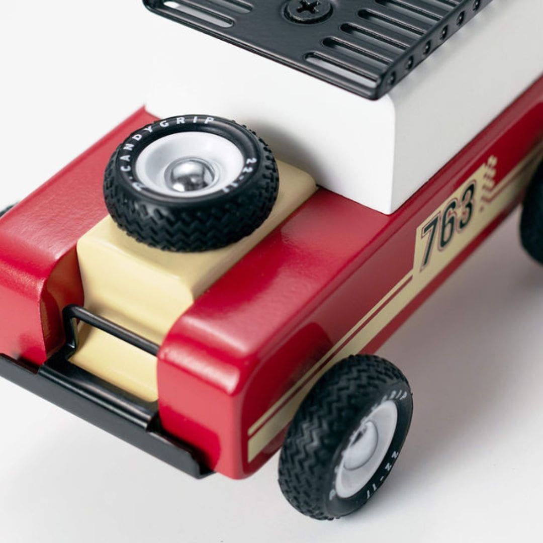 Houten terreinwagen van Candylab