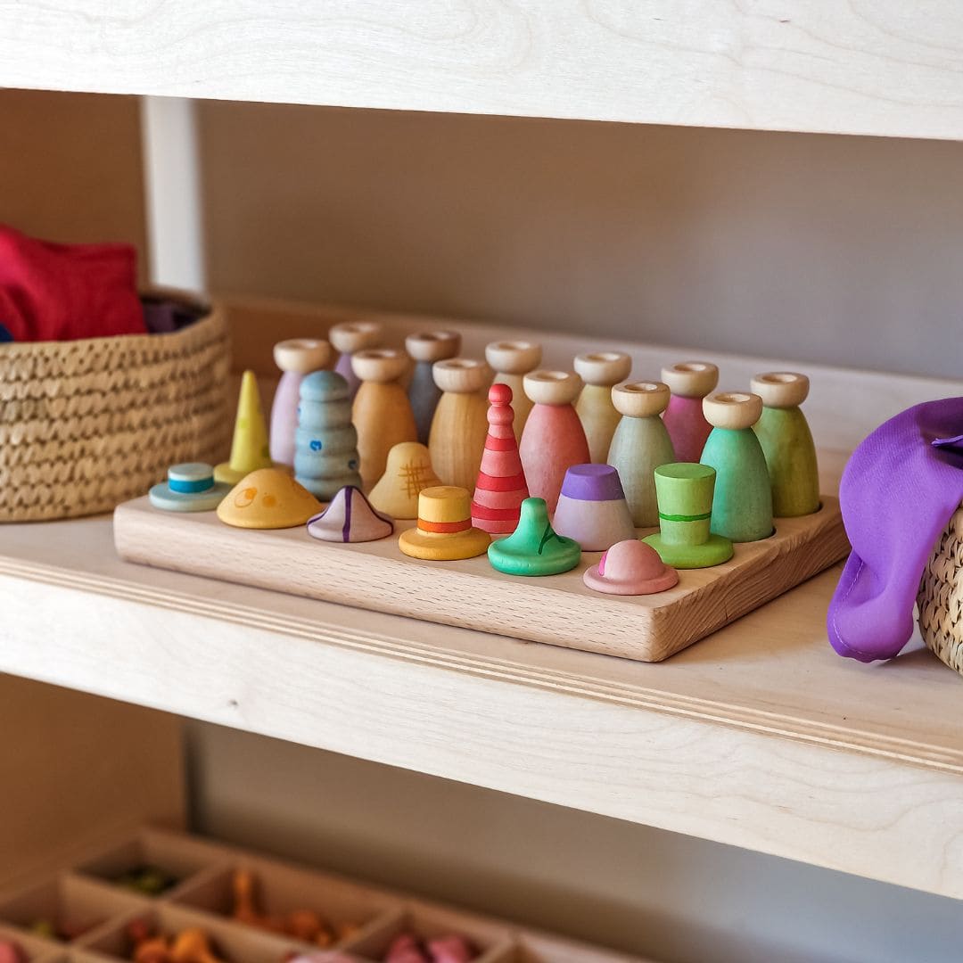 Circle of wood houten houder voor de Fancy Nins poppetjes van Grapat