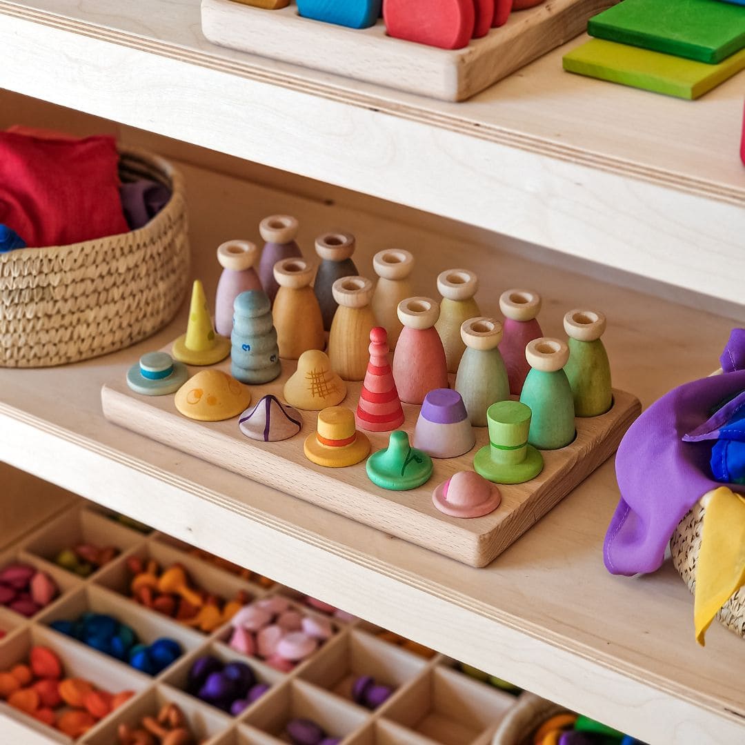 Circle of wood houten houder voor de Fancy Nins poppetjes van Grapat