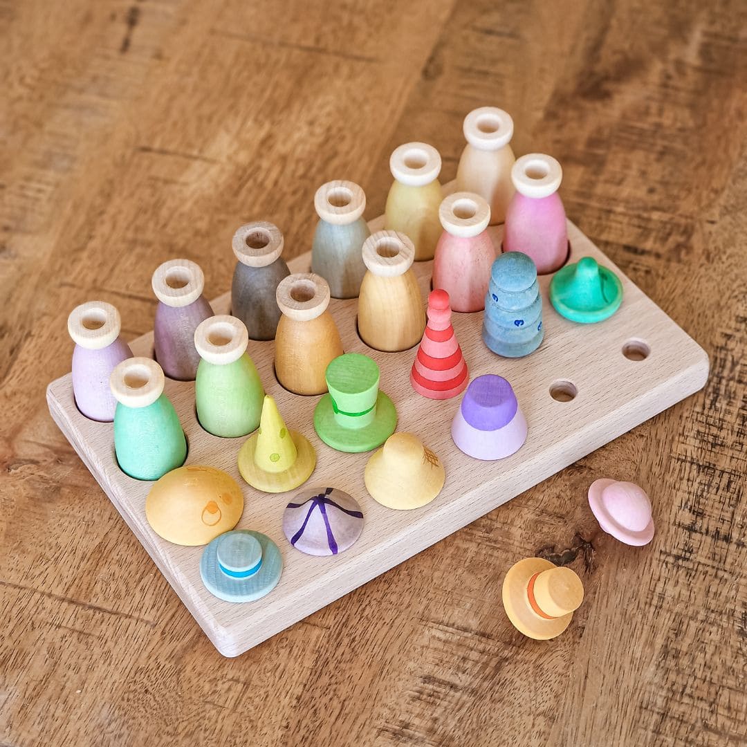 Circle of wood houten houder voor de Fancy Nins poppetjes van Grapat