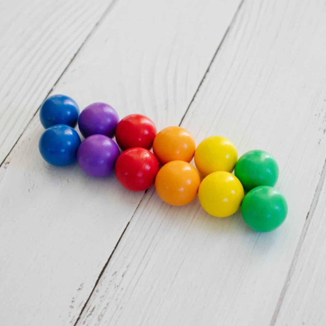 Connetix Rainbow set met 12 houten knikkers in regenboogkleuren voor de knikkerbaan