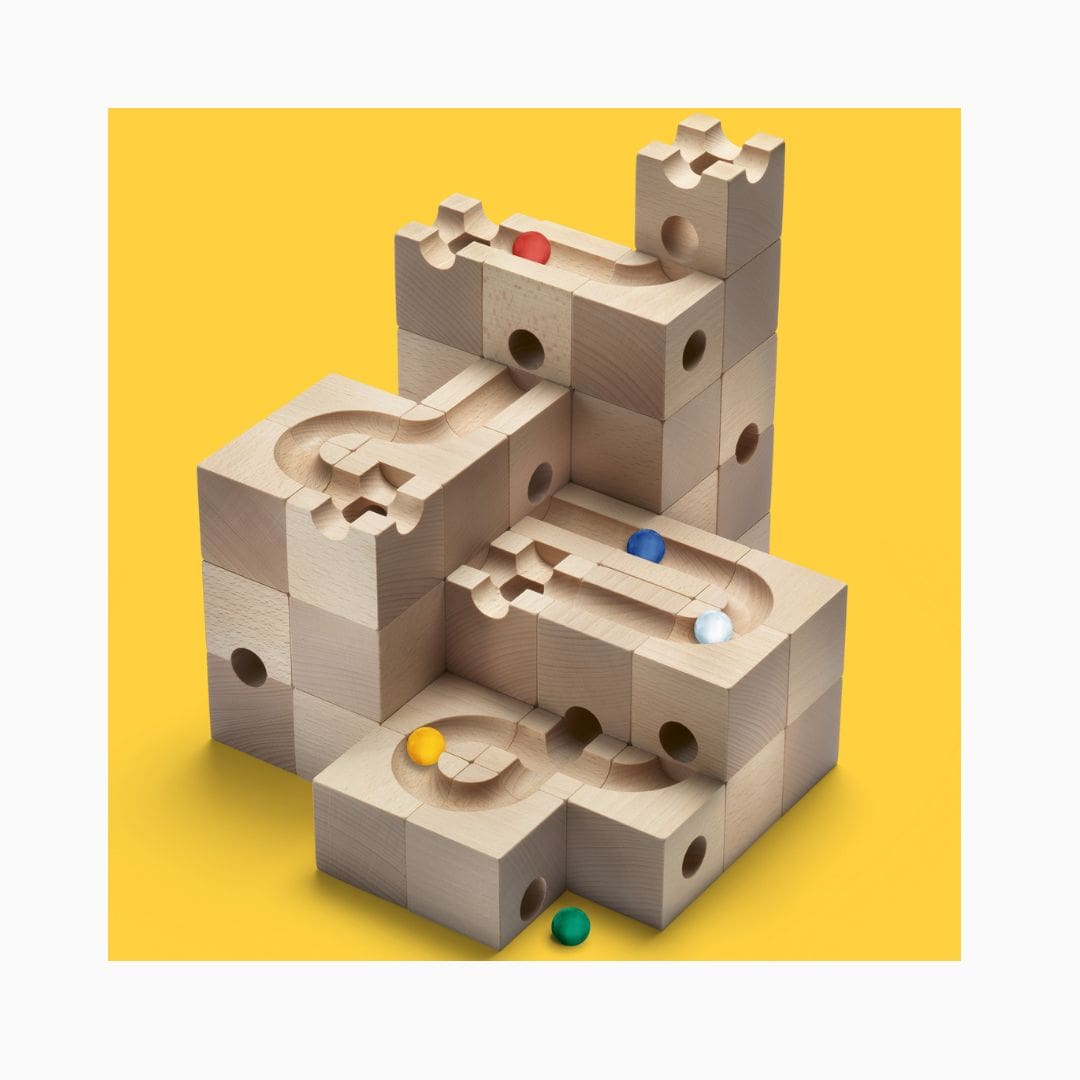 CUBORO Standard 50 houten knikkerbaan met 5 knikkers en 50 houten bouwblokken