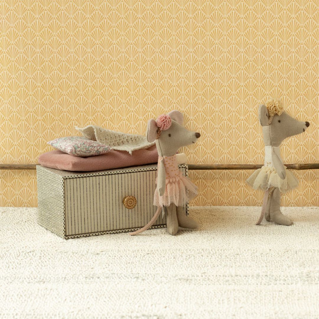 Maileg kleine zus - Dance mouse in daybed