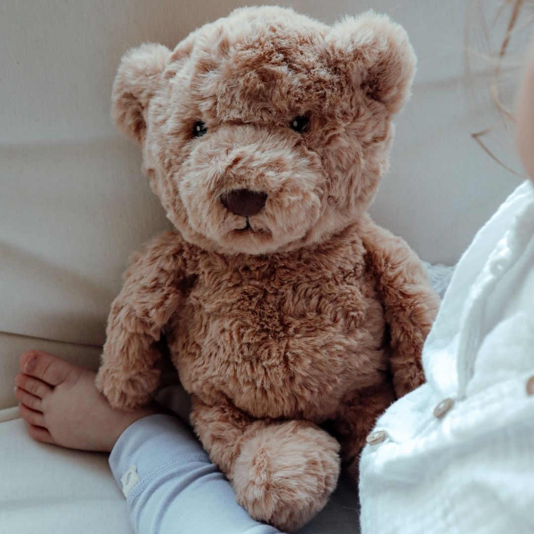 Flow Amsterdam hartslag knuffel beer Lou in de kleur bruin