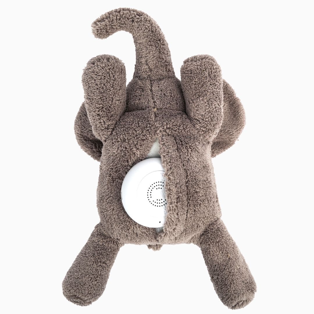 Hartslagknuffel olifant George in de kleur grijs van Flow Amsterdam met USB-c oplaadbaar muziekdoosje