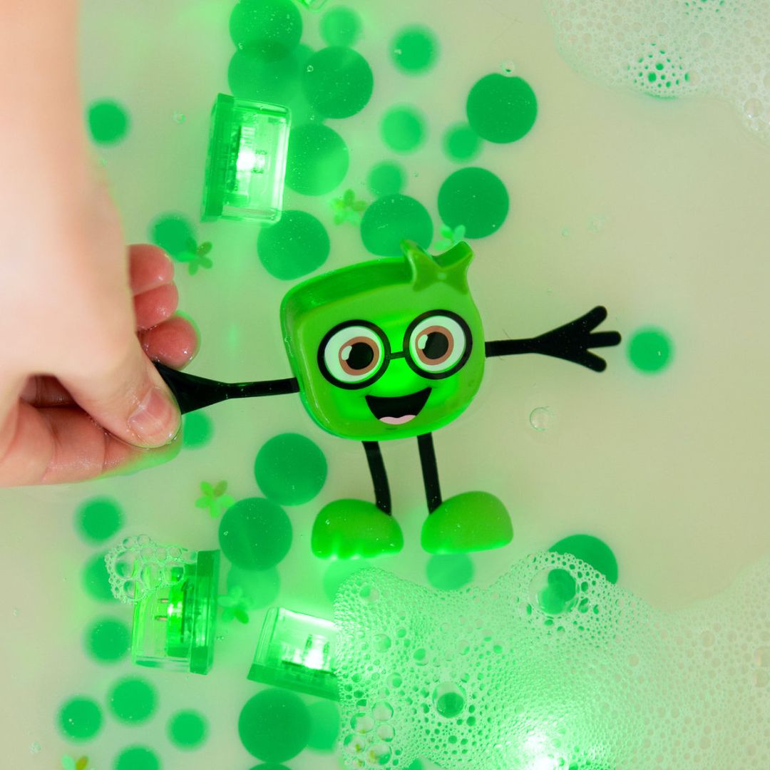 Glo Pals light up sensory toy Pippa met light up cubes lichtgevende blokjes in de kleur groen