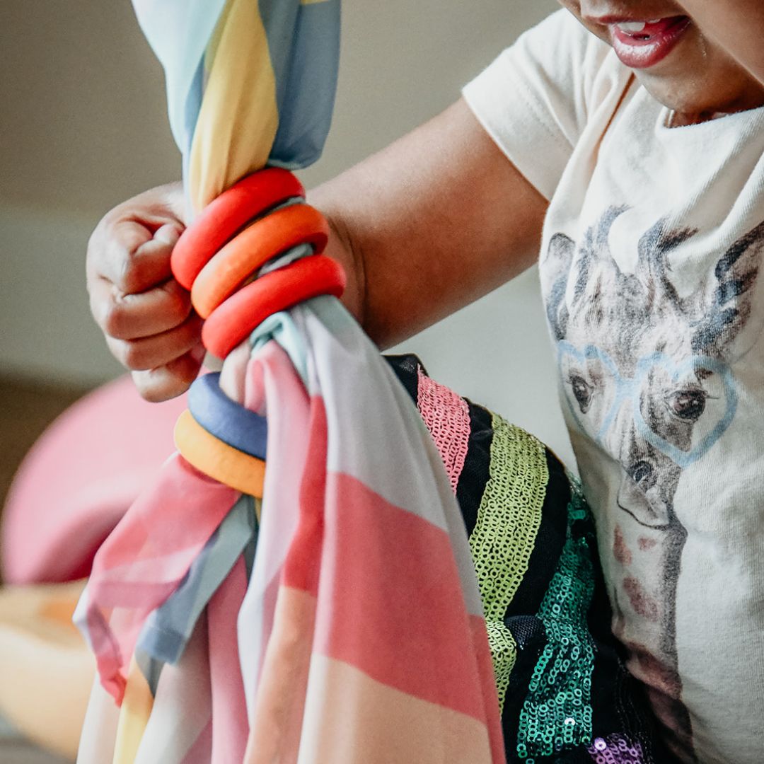 Grapat gekleurde houten ringen in 12 verschillende kleuren om te rijgen