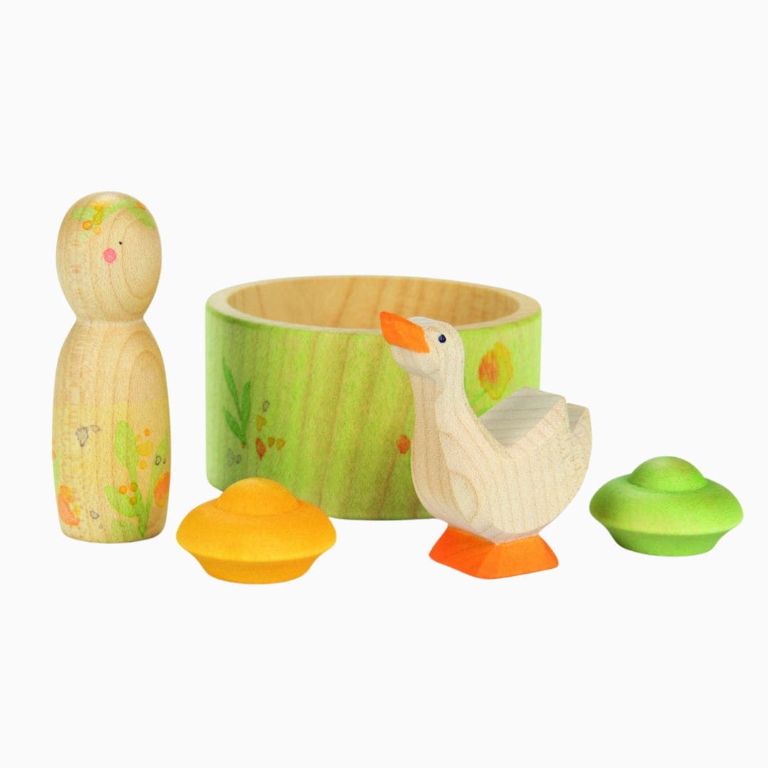 Grapat x Ostheimer seizoensbox met loose parts en houten figuur voor op de seizoenstafel of om mee te spelen