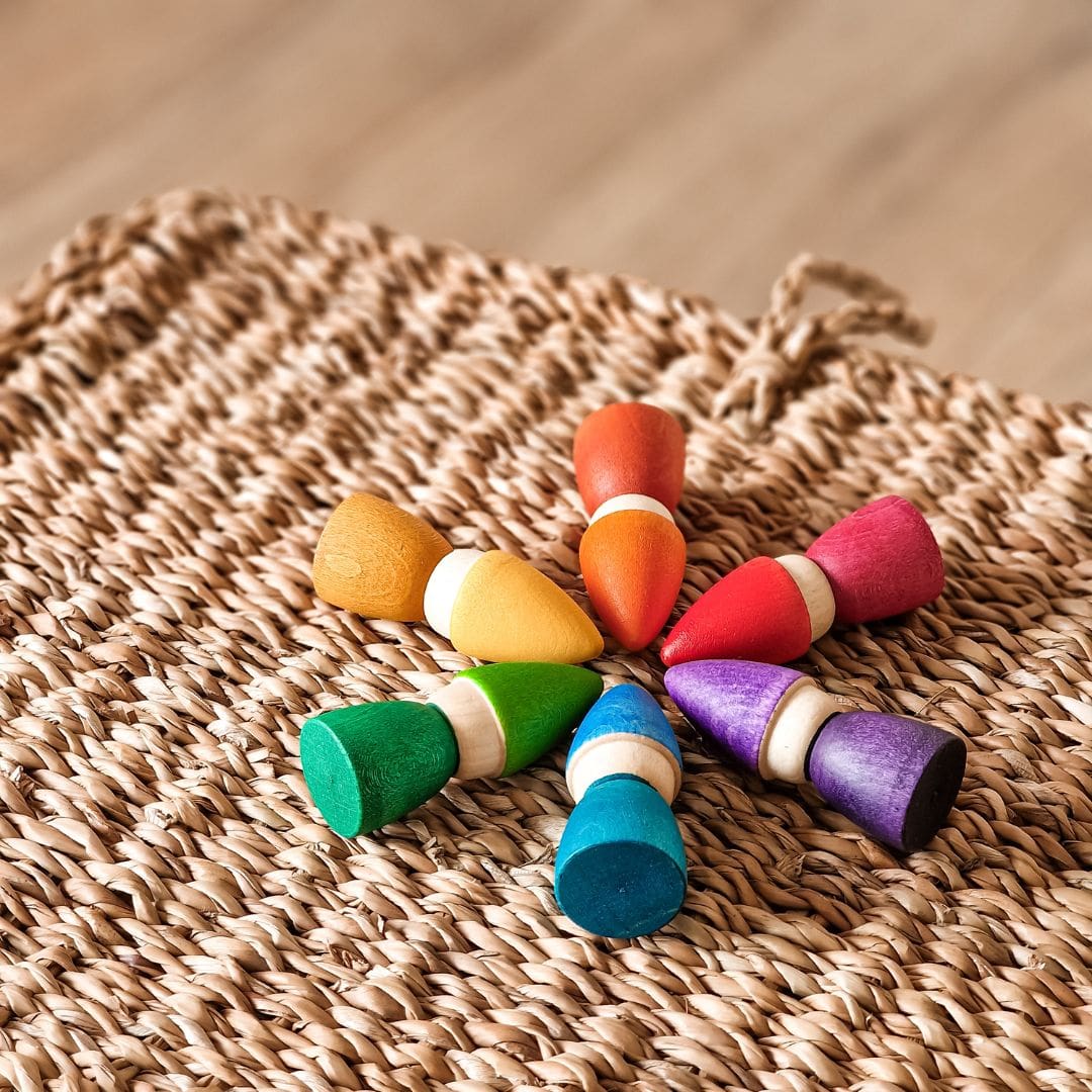 Grapat houten kabouters in regenboogkleuren - 6 stuks