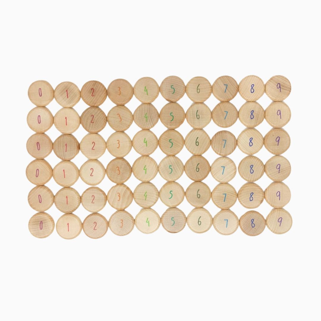 Grapat houten munten met cijfers om mee te tellen