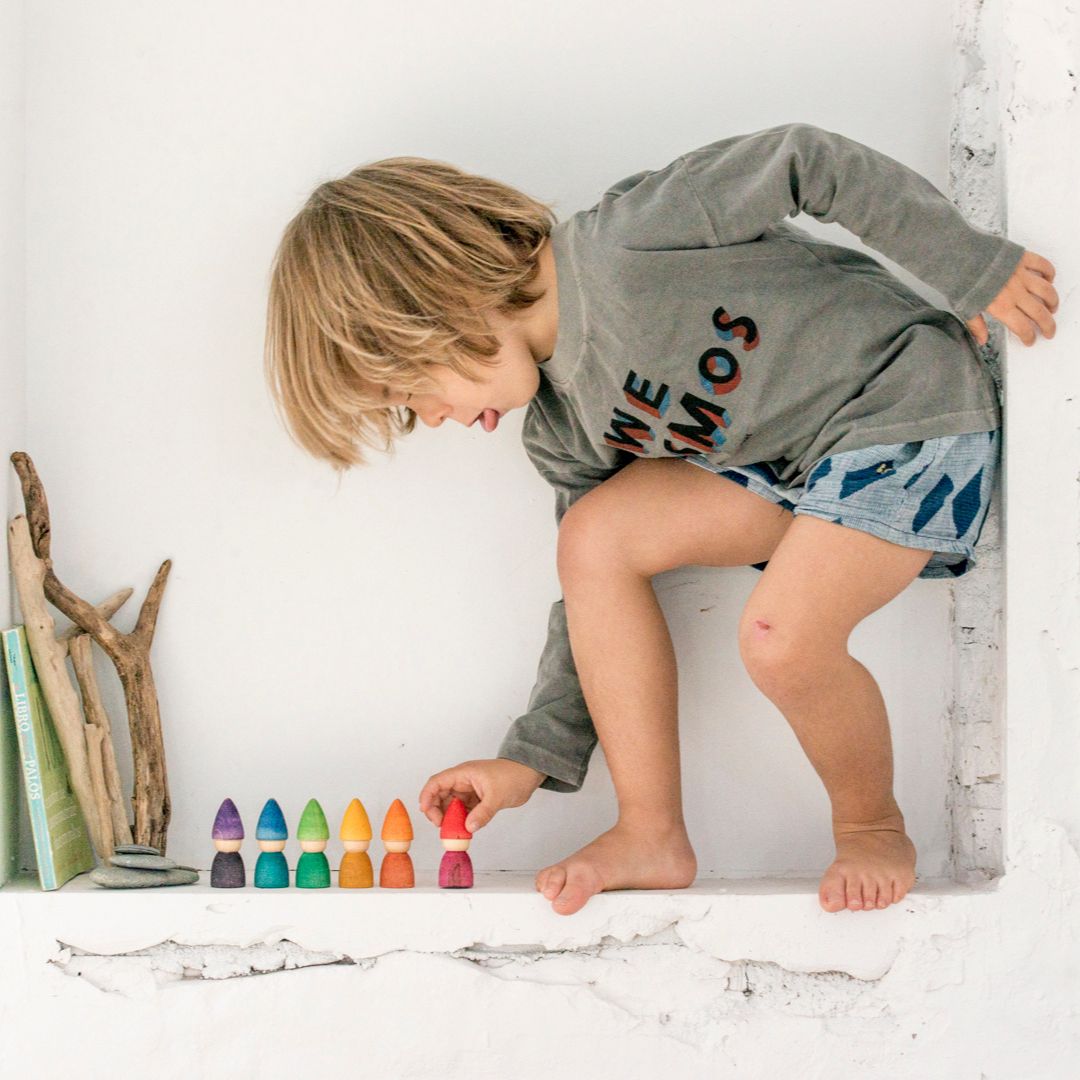 Grapat houten kabouters in regenboogkleuren - 6 stuks