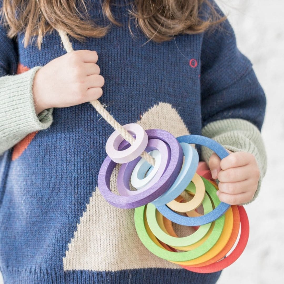 Grapat nesting houten ringen regenboog - 24 stuks