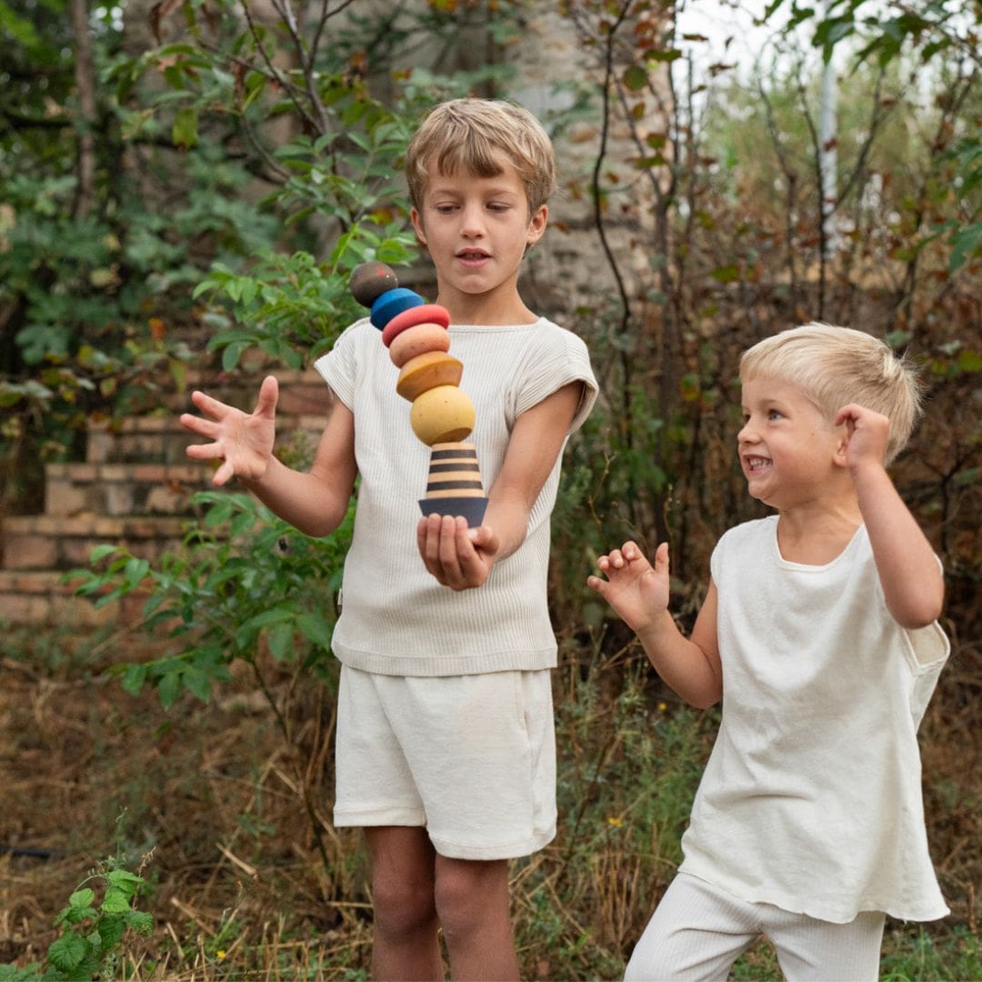 Grapat open einde stapeltoren serendipity met acht onderdelen van hout