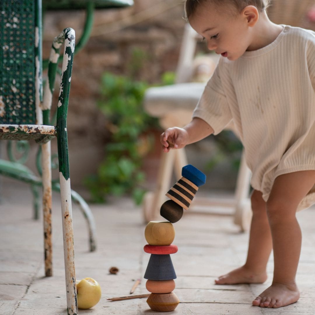 Grapat open einde stapeltoren serendipity met acht onderdelen van hout
