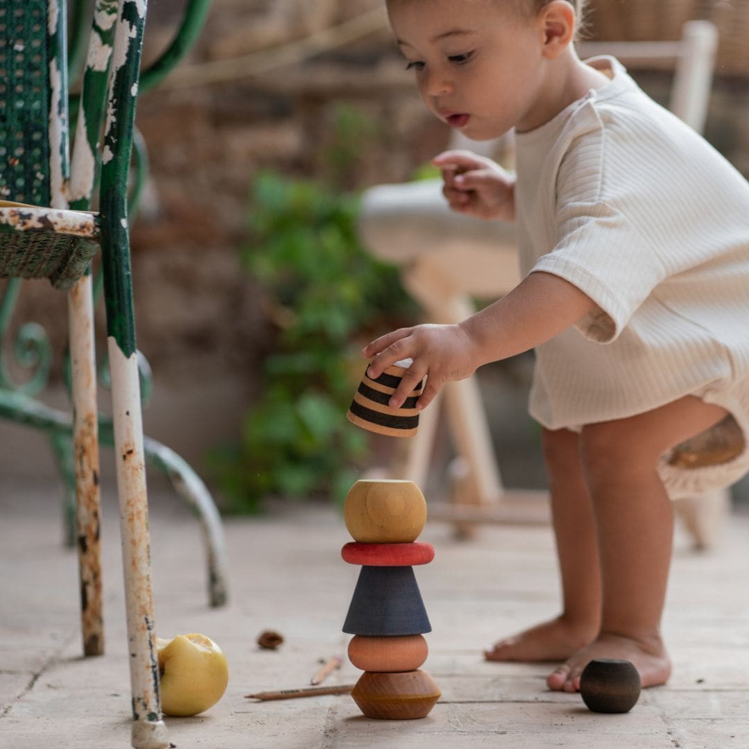 Grapat open einde stapeltoren serendipity met acht onderdelen van hout