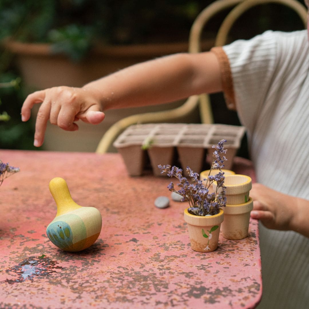 Grapat houten speelgoed tol flowing yellow bird