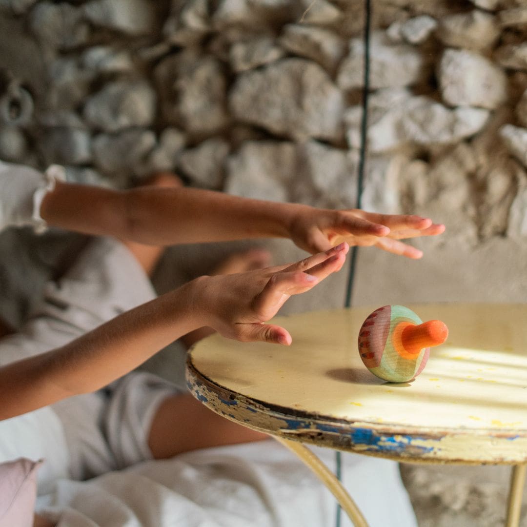 Grapat houten speelgoed tol Mellow orange Bird