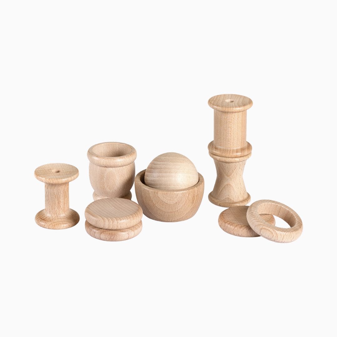 Grapat set met 10 verschillende houten loose parts om te ontdekken voor baby's vanaf 10 maanden